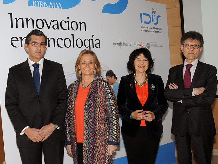 De izda a dcha: el secretario general de IDIS, Juan Abarca; la secretaria general de Fenin, Margarita Alfonsel;  la presidenta de ASEBIO, Regina Revilla, y el director general de FARMAINDUSTRIA, Humberto Arnés.