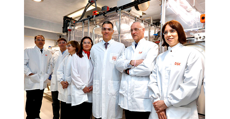 -presidente-gobierno-pedro-sanchez-visita-instalaciones-alta-bioseguridad-gsk-pioneras-en-espana