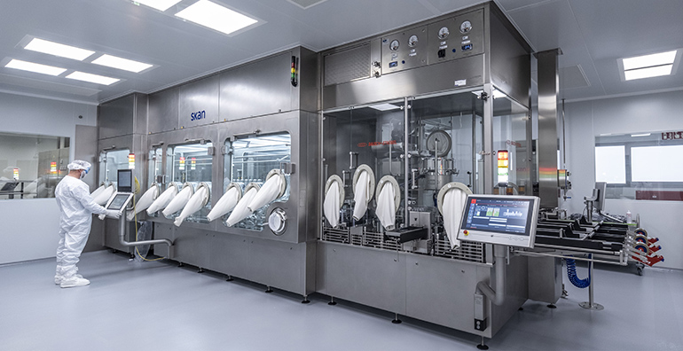 hipra-culmina-primer-ano-su-cdmo-con-firma-un-contrato-estrategico