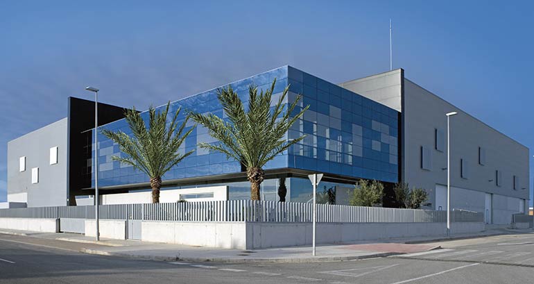 La valenciana Infraca Quality Doors supera los 40 años como referente en la fabricación de puertas industriales