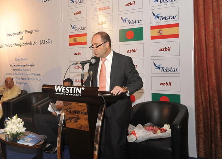 El presidente de Azbil Telstar, Ton Capella, durante su discurso en la ceremonia de inauguración de la filial de la compañía en Dhaka, Bangladesh