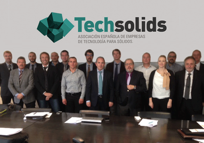 Los responsables de TechSolids tras la firma de constitución de la asociación