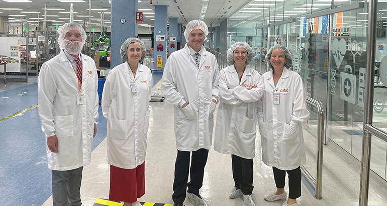 GSK recibe la visita del Embajador del Reino Unido en España en su planta de producción de Aranda de Duero 
