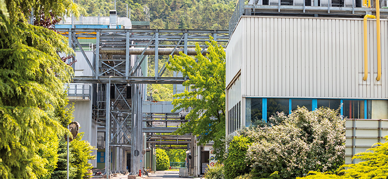 La convergencia de fermentación y síntesis química en la producción de APIs complejos