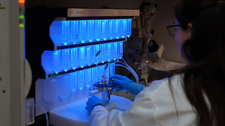 Tres equipos de última generación formarán parte del laboratorio de bioterapias de IQS