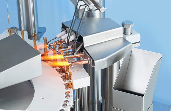 Bosch desarrolla la máquina de llenado y cierre ARF 1010 para Fraunhofer ITEM