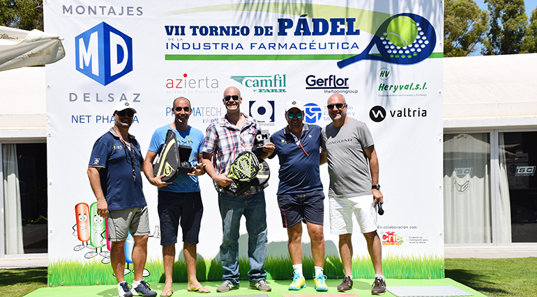 Miguel Ángel Campillo y Carlos Sendín, de la empresa Electromecánica, ganadores del torneo de pádel