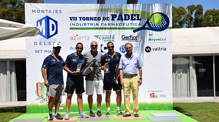 Miguel Ángel Campillo y Carlos Sendín, de la empresa Electromecánica, ganadores del torneo de pádel