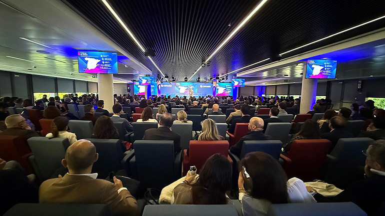 Cofares destaca su liderazgo y solidez ante el 82 % del sector farmacéutico reunido en su sede central