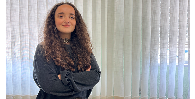 -cantabra-mayra-robledo-triunfa-en-cuestion-ciencia-con-un-monologo-sobre-terapia-genica