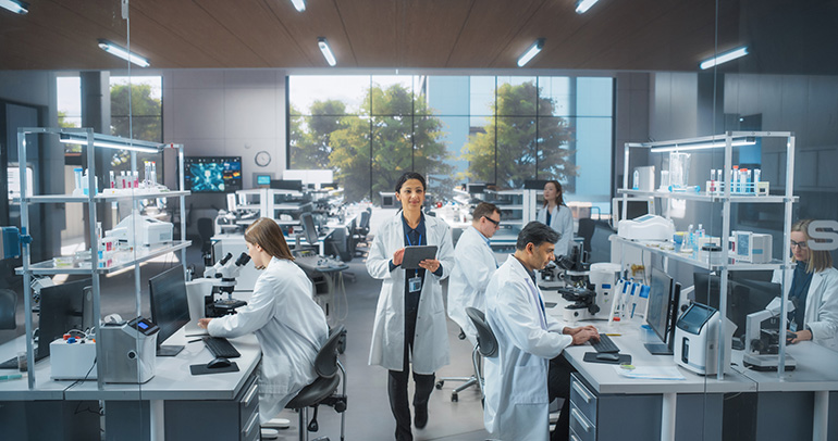 La industria consolida su liderazgo en investigación clínica y aumenta un 18 % su personal investigador, según datos de FARMAINDUSTRIA