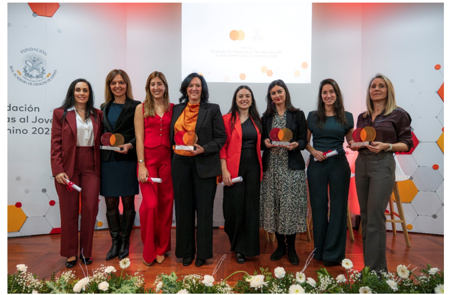 mastercard-frace-impulsan-vi-edicion-premios-al-joven-talento-cientifico-femenino