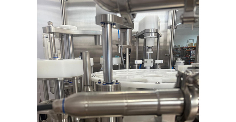 Máquina para dosificar productos farmacéuticos de alta viscosidad