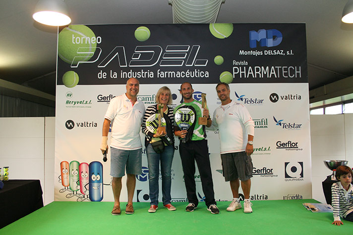 Domingo López y Cristina Gavara, de LESVI Laboratorios, ganadores del Torneo de Pádel Barcelona 2014 organizado por Montajes Delsaz y PHARMATECH