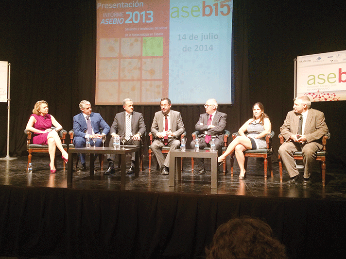 Mesa redonda celebrada durante la presentación del Informe Asebio 2013 el 14 de julio en el Círculo de Bellas Artes de Madrid
