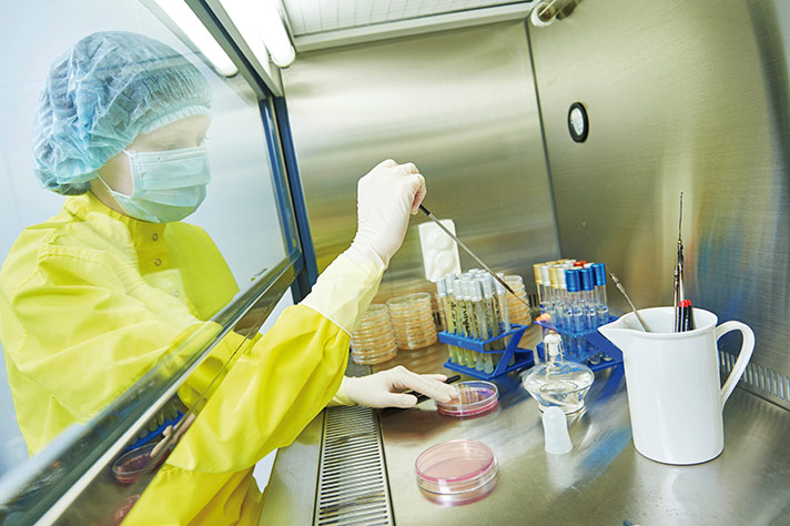 Los diferentes enfoques microbiológicos en seguridad biológica y en producción farmacéutica estéril