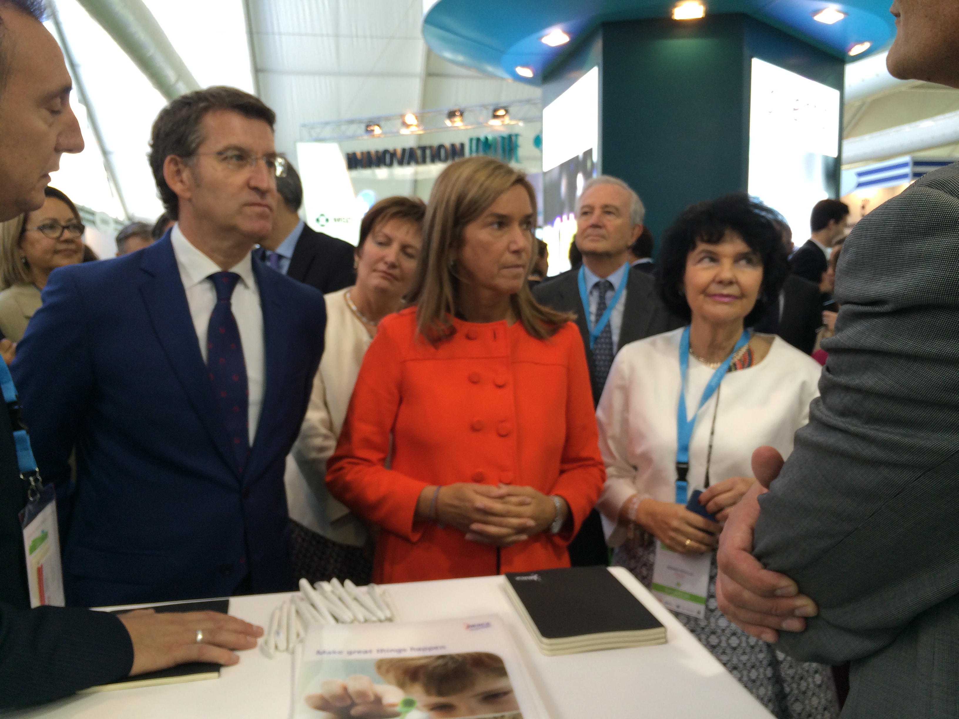 De izda. a dcha.: Alberto Núñez Feijó, Presidente de la Xunta de Galicia; Ana Mato, Ministra de Sanidad, y Regina Revilla, Presidenta de ASEBIO