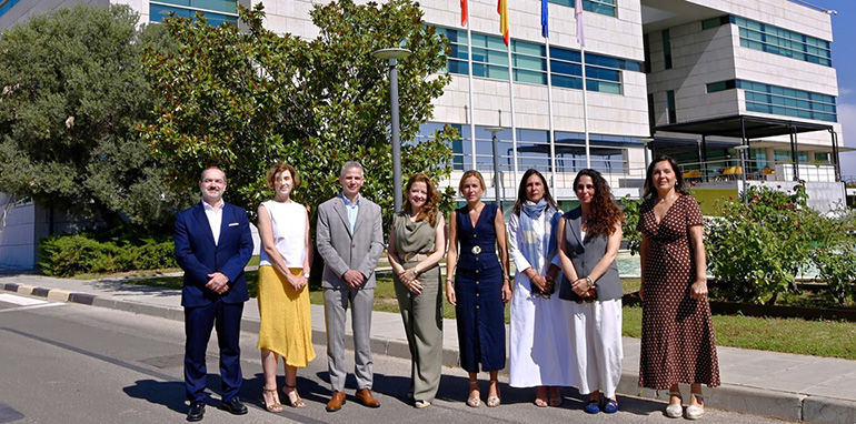 La consejera de Sanidad visita el centro de I+D de Lilly en Alcobendas