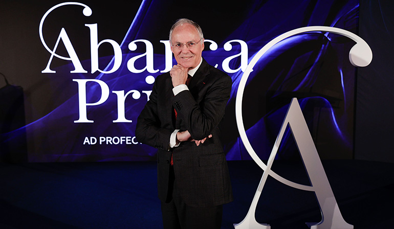 Hans Clevers, pionero de los organoides, recibe el ABARCA PRIZE por revolucionar la medicina personalizada