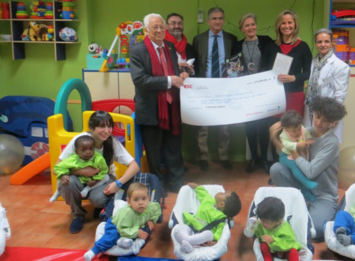 Mensajeros de la Paz recibe un cheque solidario de Johnson & Johnson y Janssen