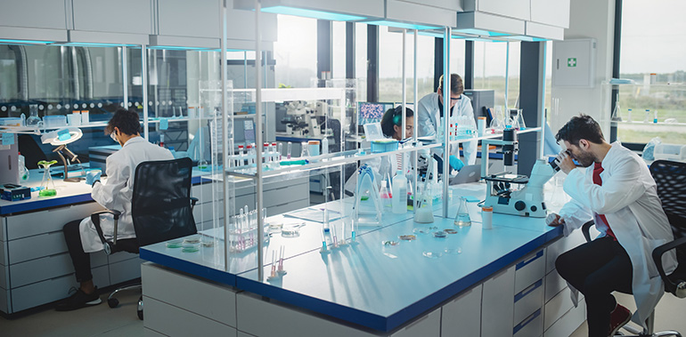 La industria farmacéutica acelera la demanda de perfiles híbridos y redefine el acceso al sector