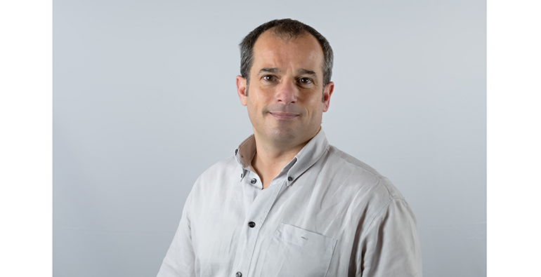 investigadores-uic-barcelona-crean-guantes-con-sensores-entrenar-reanimacion-en-realidad-virtual