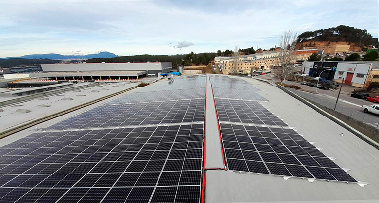 Laboratorios Viñas instala paneles solares en su planta de Rubí